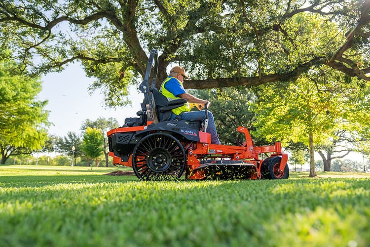 Kubota Z781KWiTW-60 29.5HP Kawasaki EFI 60″ Deck Tweels