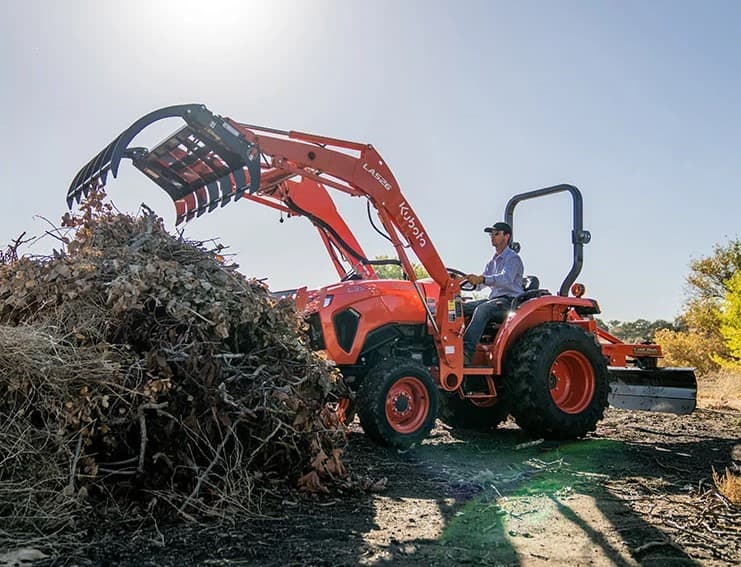 Kubota L3902 Tractor and Kubota LA526 Front Loader