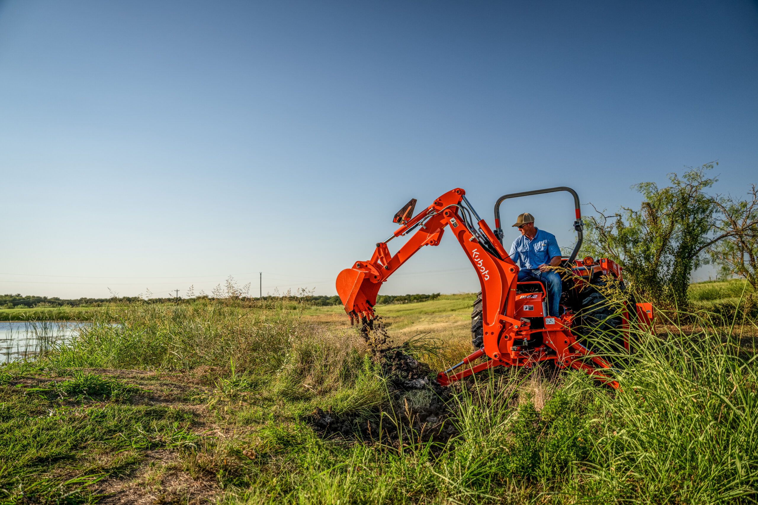 LX2620HSD Tractor and Loader - Ravenscraft Implement, Inc.