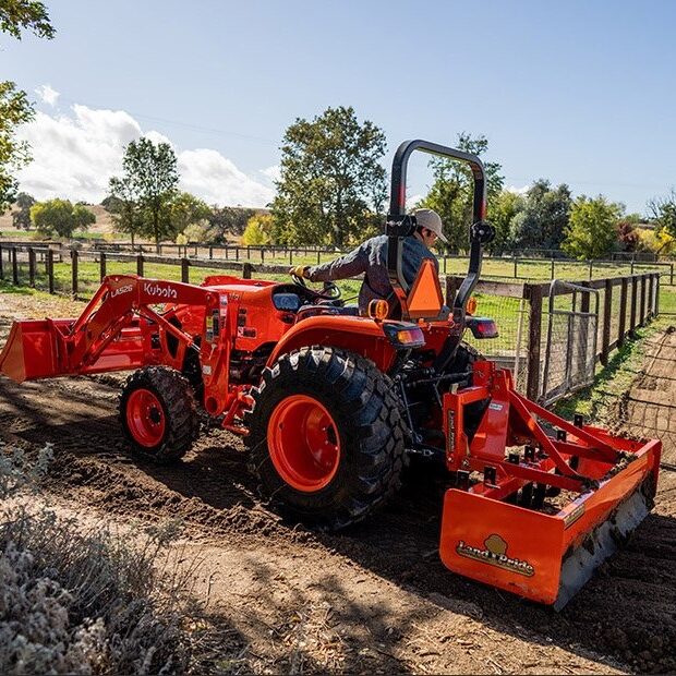 Kubota L2502HST 25HP Tractor and LA526 Loader for Sale in Kansas