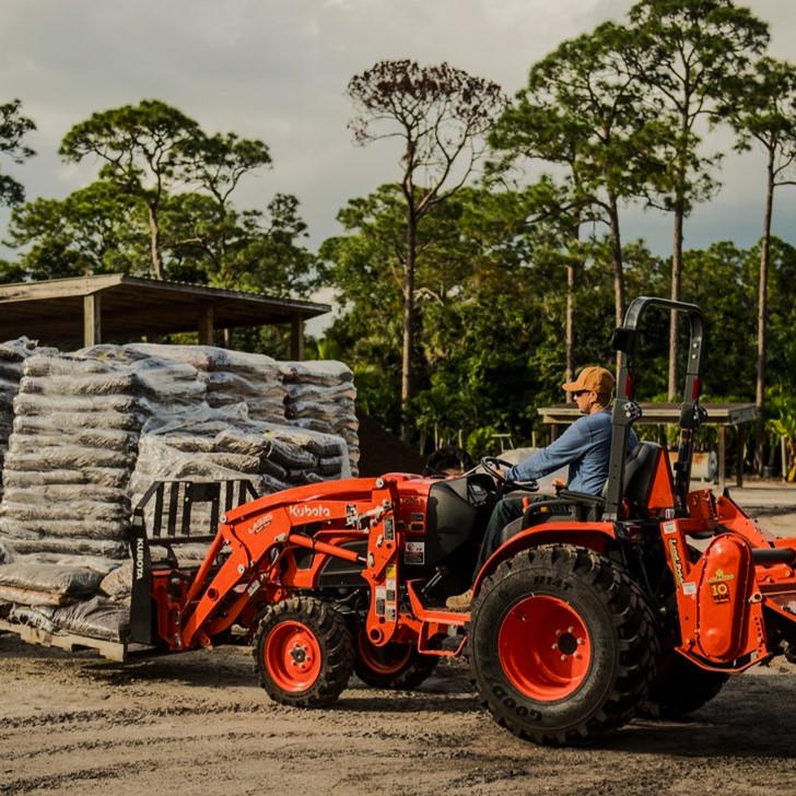 Kubota-LX2620HSD-Tractor-
